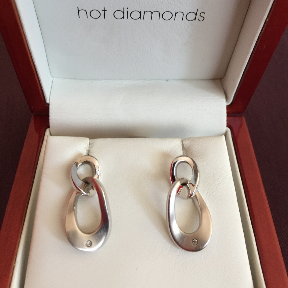 New Hot Diamond Silver Earring with diamond - Picture 3 of 3